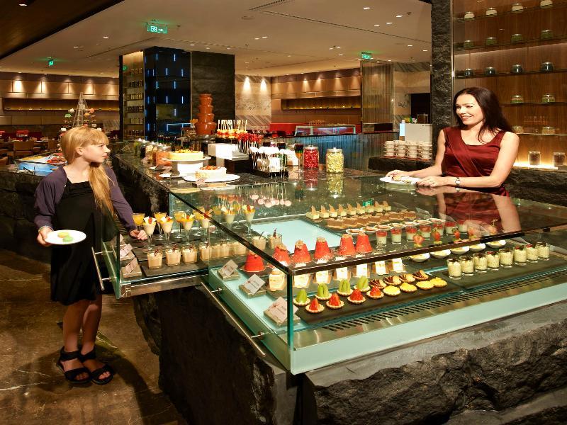 Hotel Nikko טיאנג'ין מראה חיצוני תמונה A buffet at a hotel