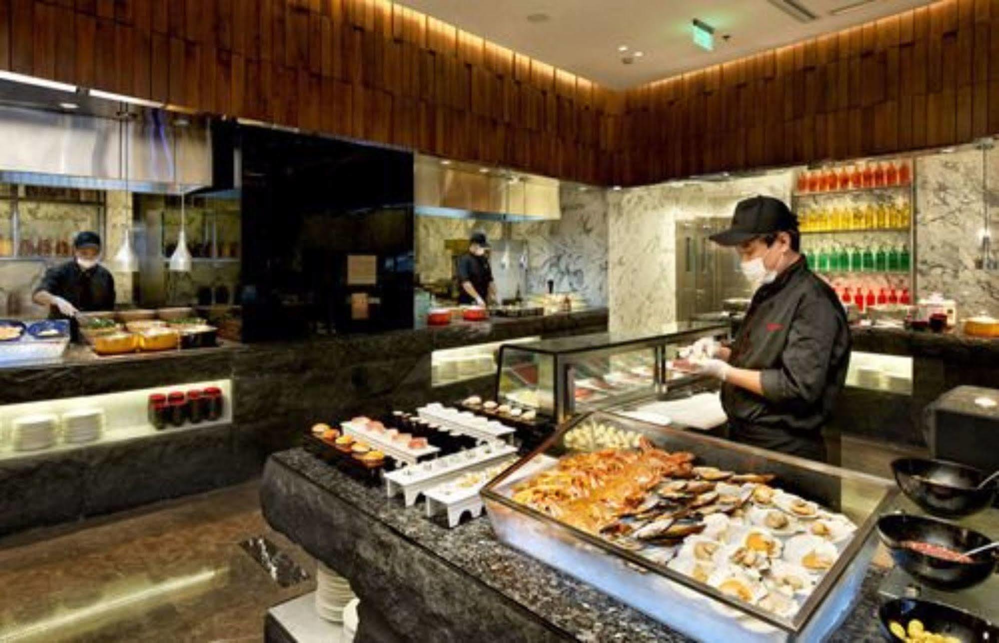 Hotel Nikko טיאנג'ין מראה חיצוני תמונה A sushi bar in a hotel